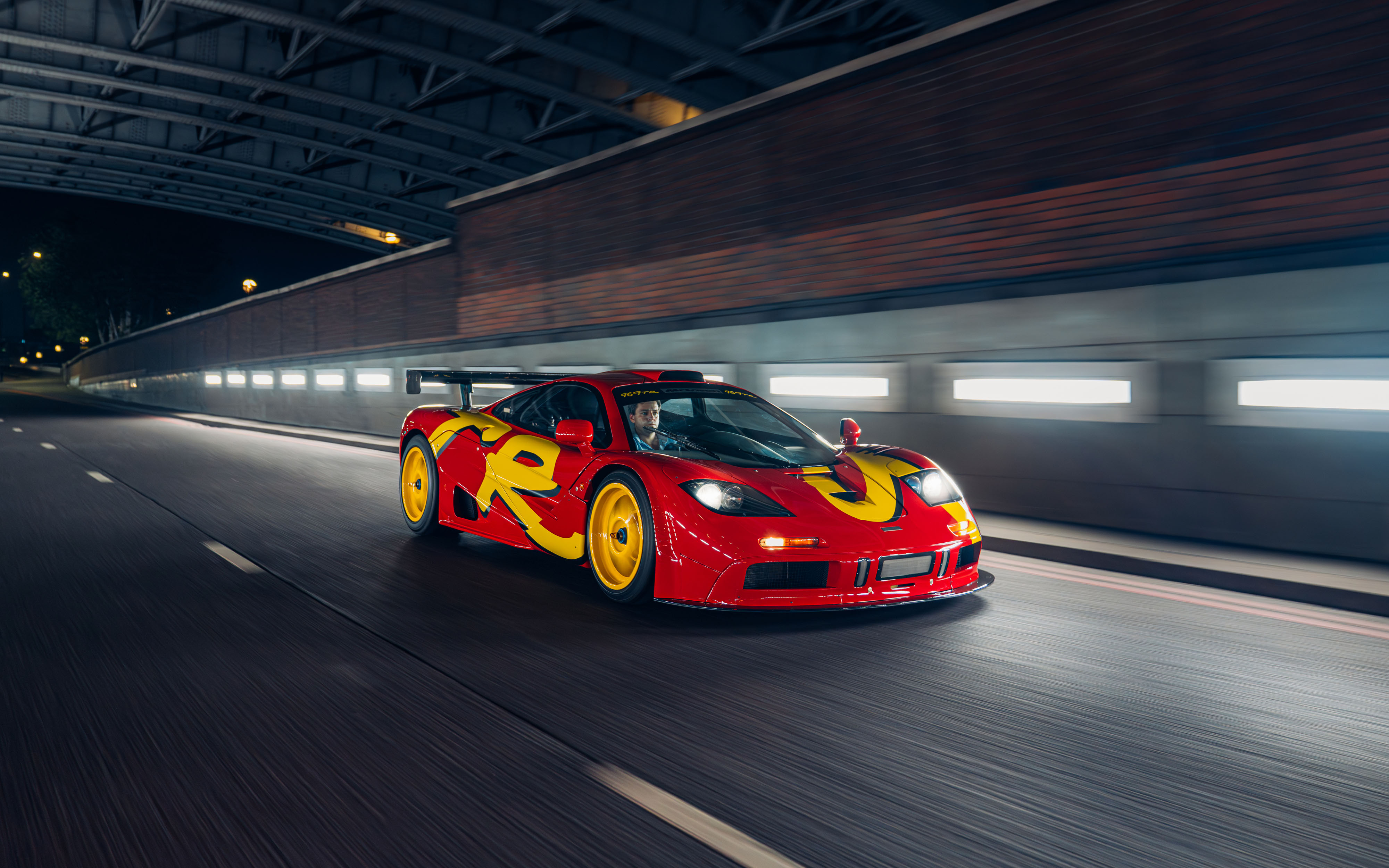 SMALL_1996-McLaren-F1-GTR_1464767